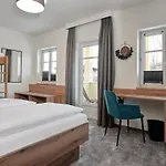 Lerchs Hotell 3*